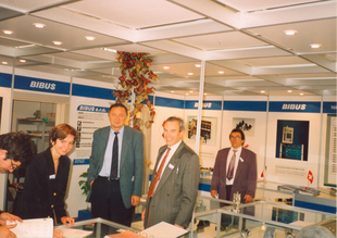 1992 - První strojírenský veletrh kde BIBUS s.r.o. vystavoval. Druhý zprava je zakladatel společnosti pan Jiří Charvát.